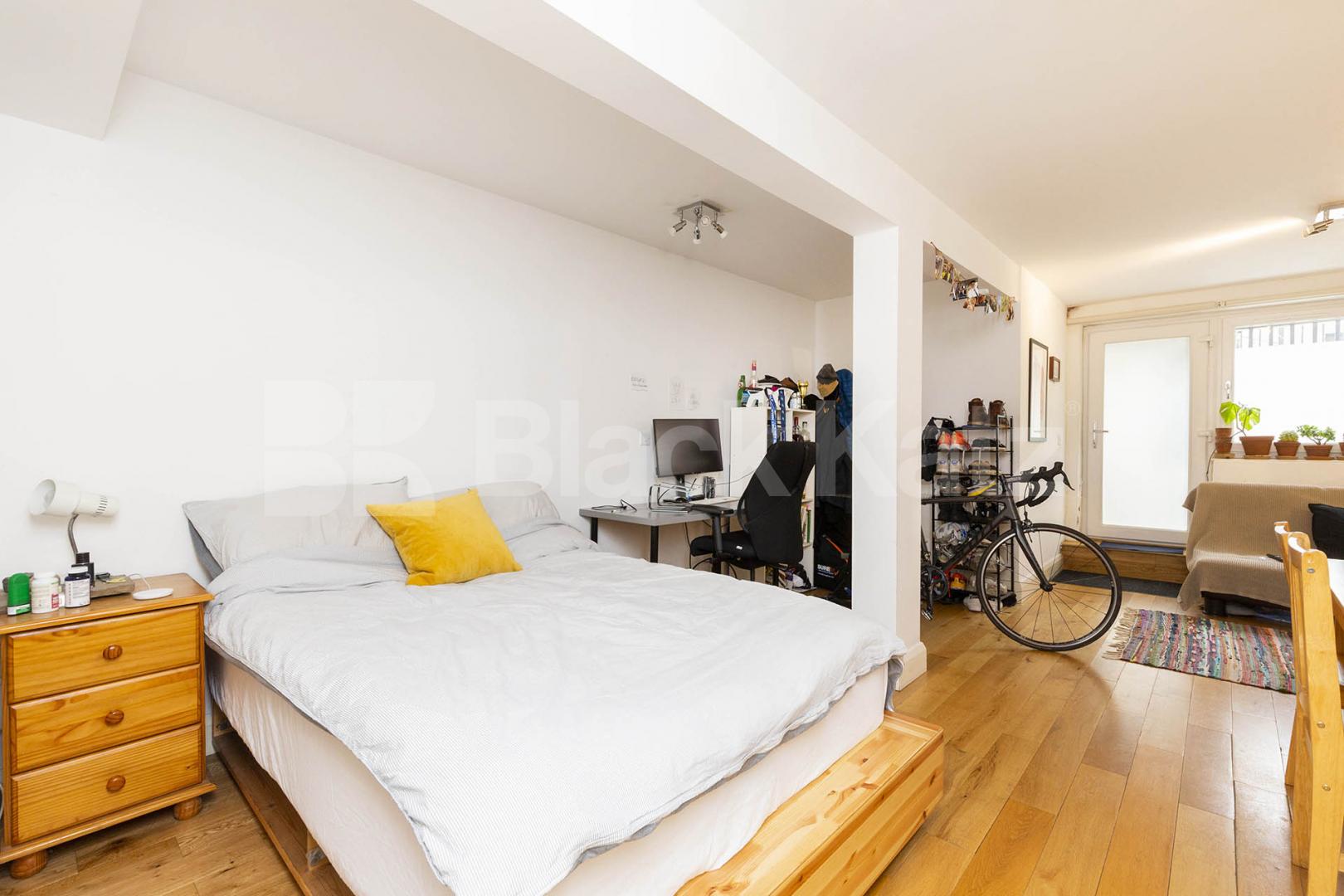 Large self contained studio with separate kitchen  Clarence Mews, Clapton Square